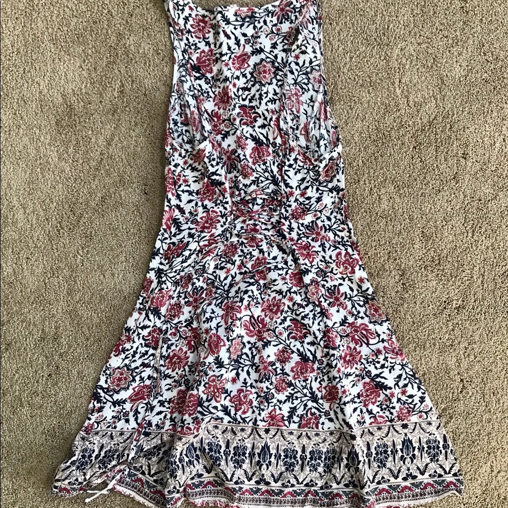 Super flattering pink floral dress 🌸